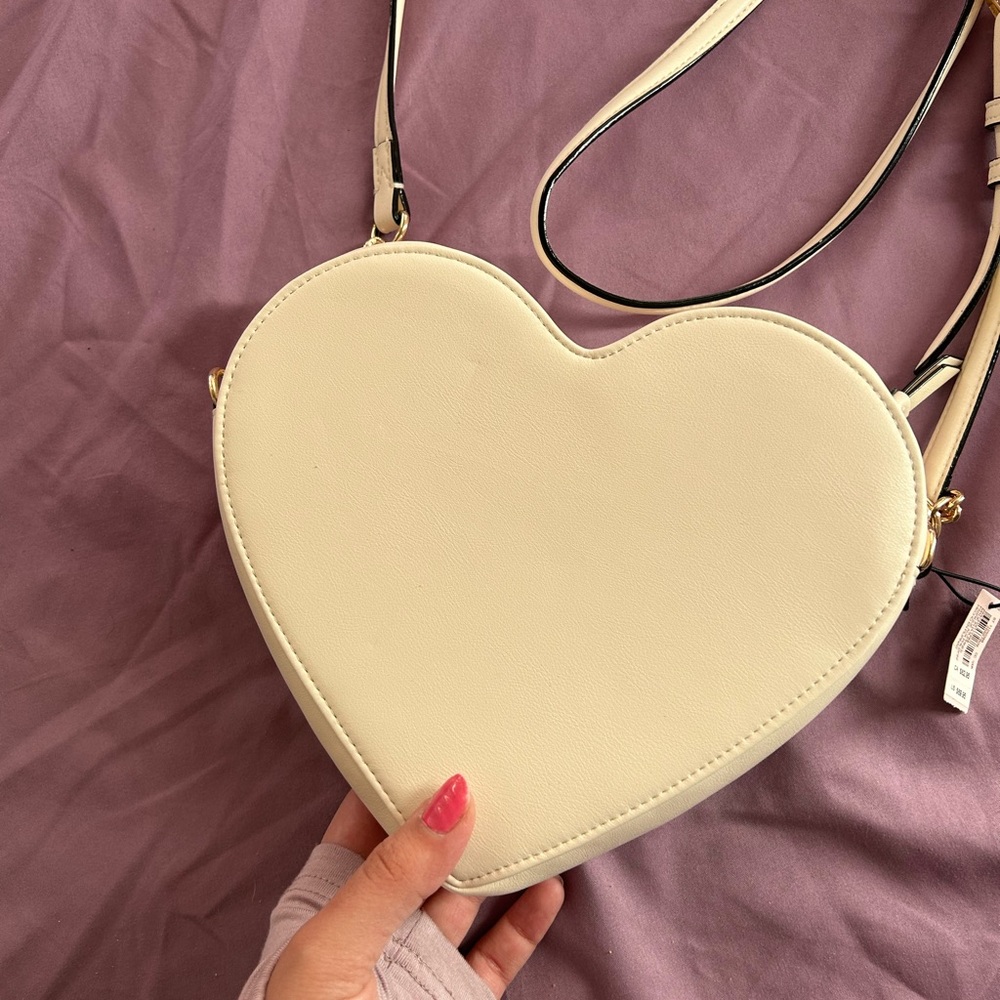 Victoria's Secret White Quilted Heart Crossbody Bag - Picture 4 of 4
